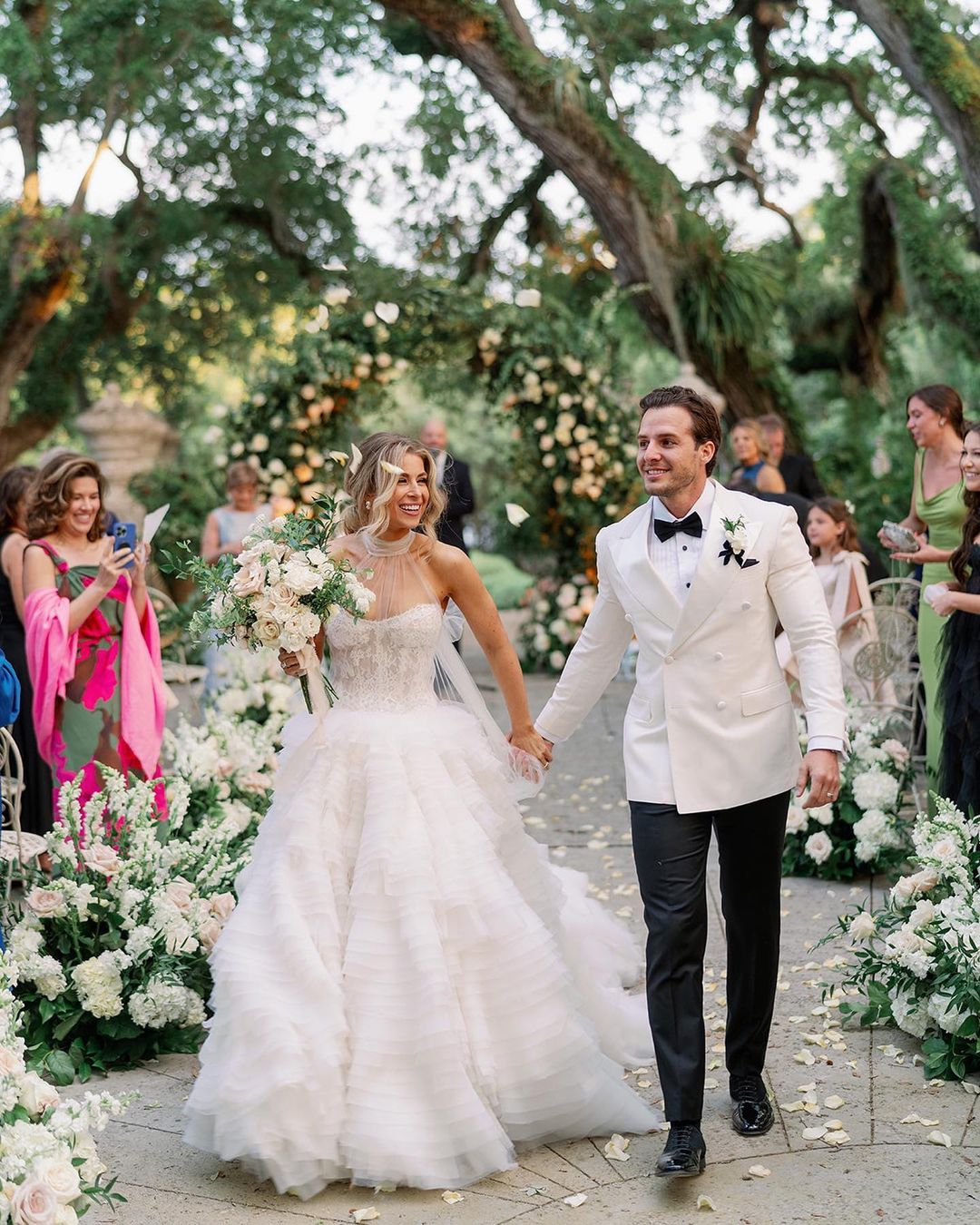 33 Outdoor Wedding Venues That Will Make Your Jaw Drop photo