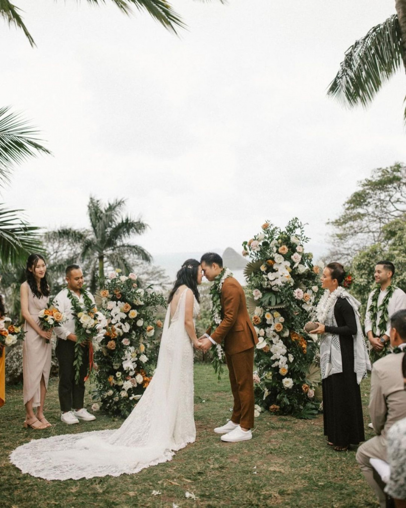 Matching hawaiian wedding outlet attire