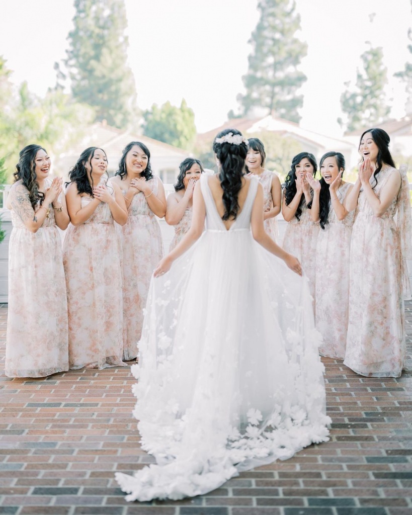 Bride and bridesmaids outlet photos