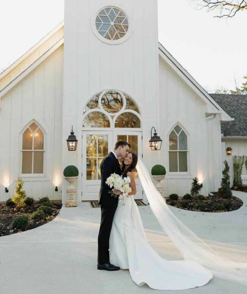 preview-planners-styled-in-white-events-portfolio-photo-547098.jpg