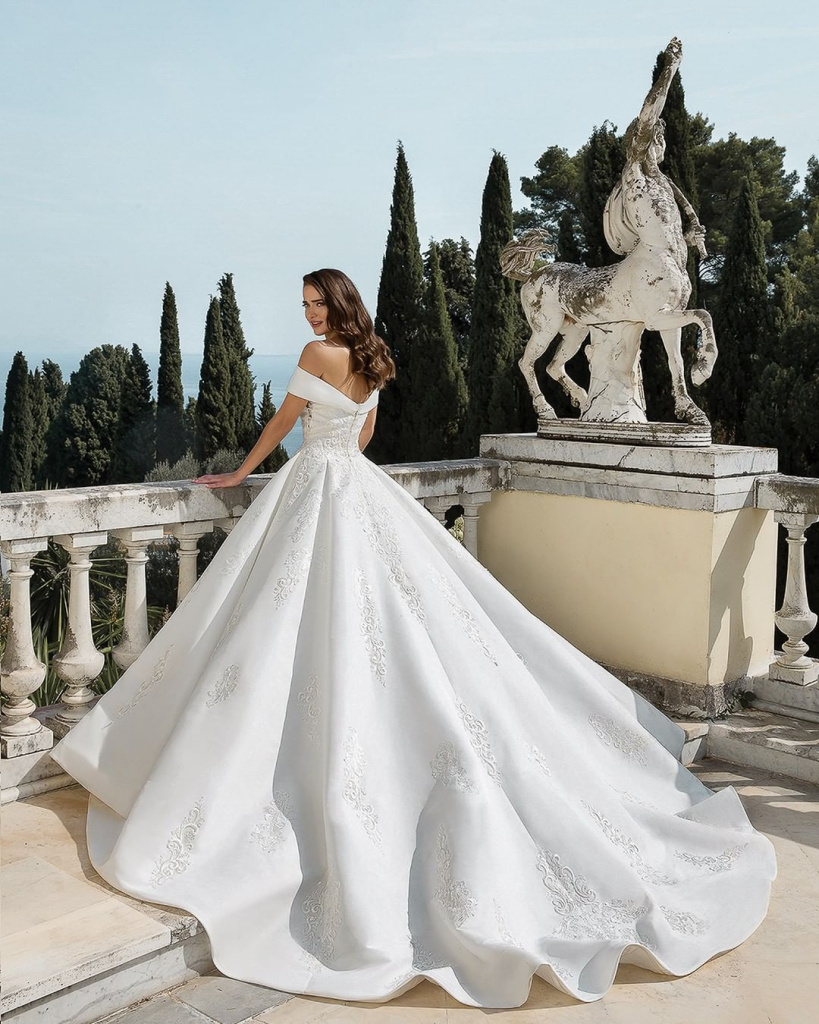 Choose the perfect wedding dress for - Aunchalee Boutique