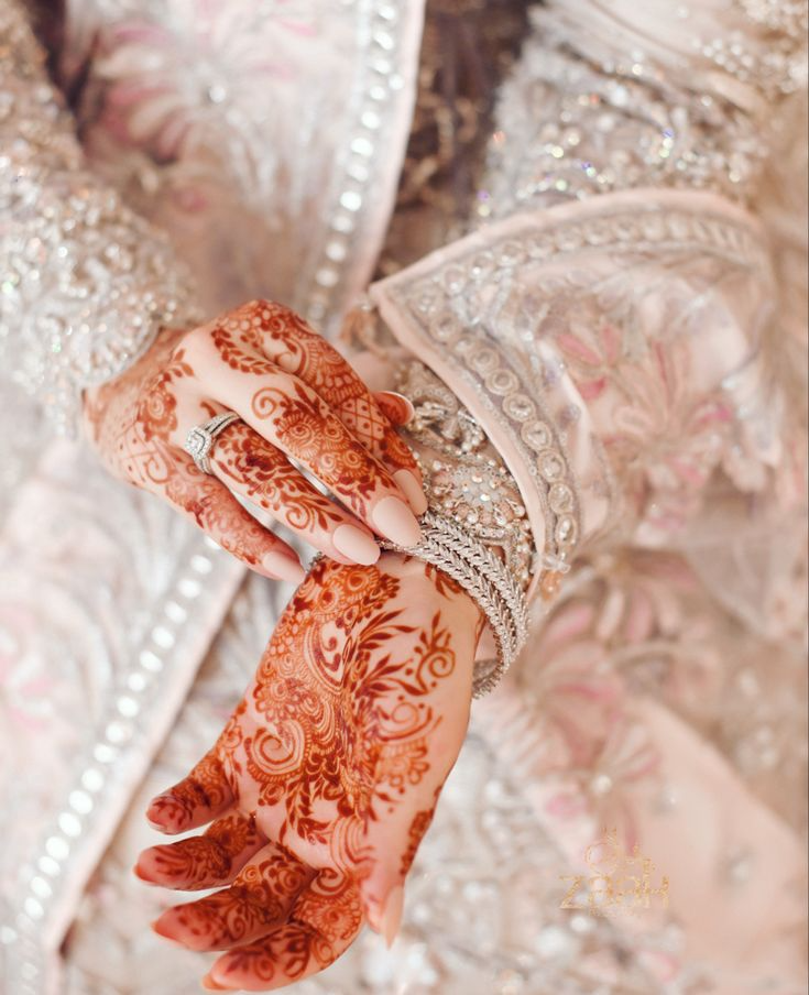 40_Bridal mehndi outfit.jpg