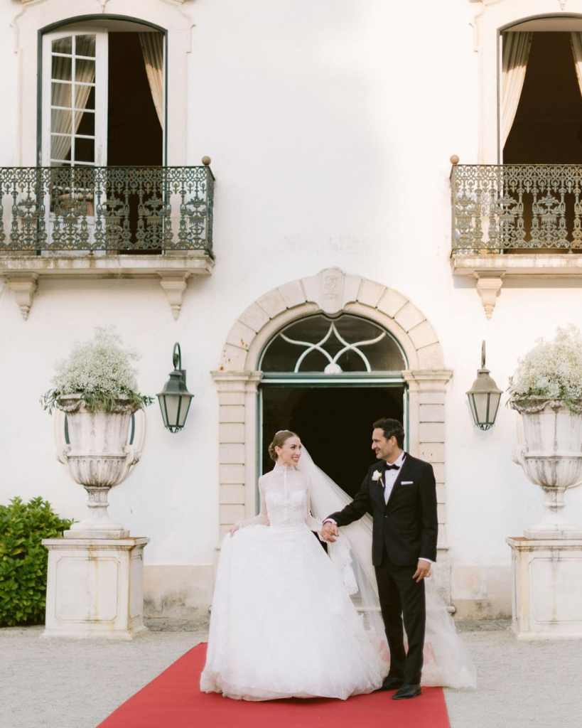 1_portugalweddingphotographer_1675953220_3034438005700134875_2059818867 (1).jpg