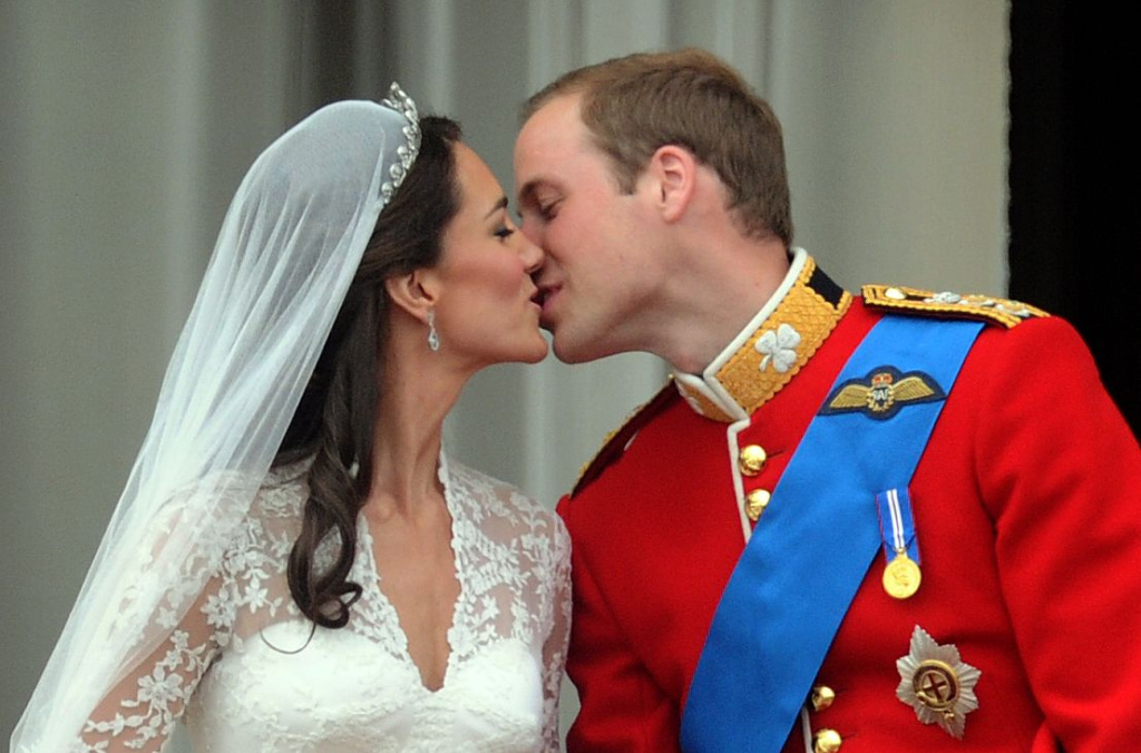 the-royal-wedding-rules-prince-william-and-kate-middleton-broke-1619445238.jpg