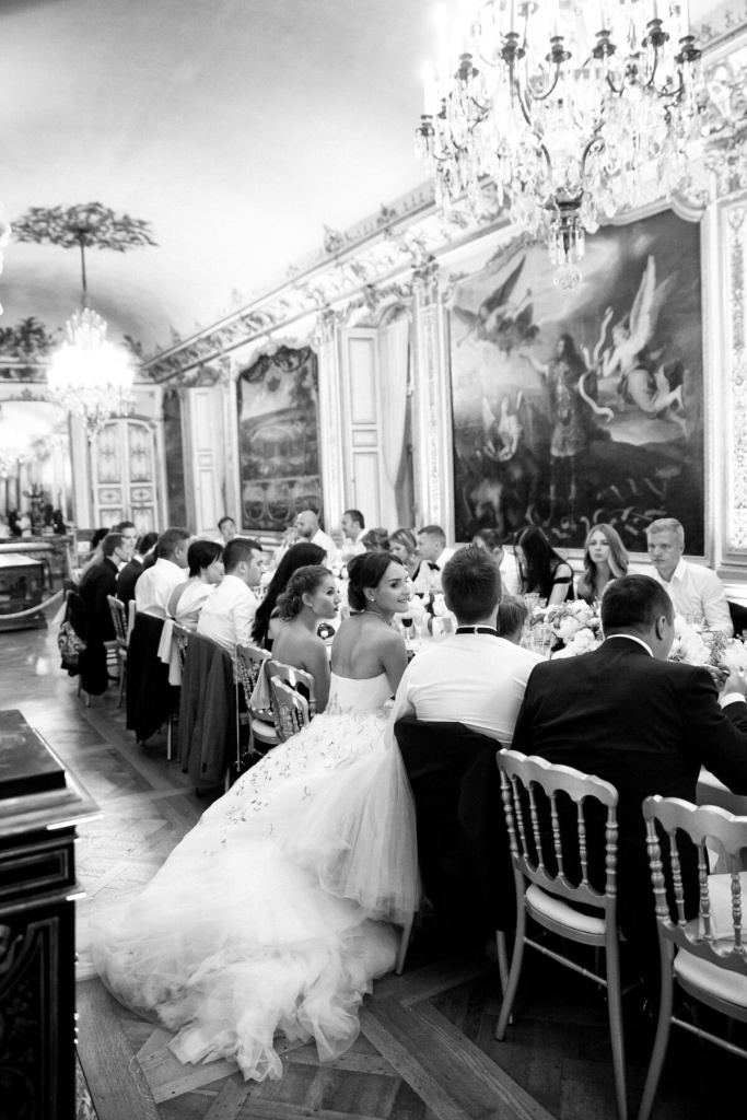 chateau-de-chantilly-luxury-wedding-phototographer-in-paris_13_of_59.jpg
