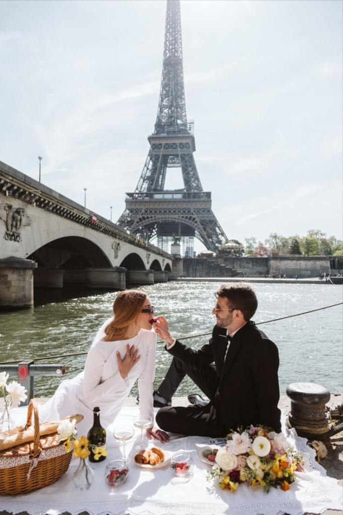 28_Editorial-and-modern-elopement-in-Paris_-elope-in-France_-Paris-honeymoon-session-_-Paris-elopeme.jpg