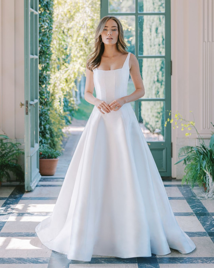 Sparkling Princess Wedding Dress: Shine Bright on Your Big Day - Pretty  Happy Love - Wedding Blog