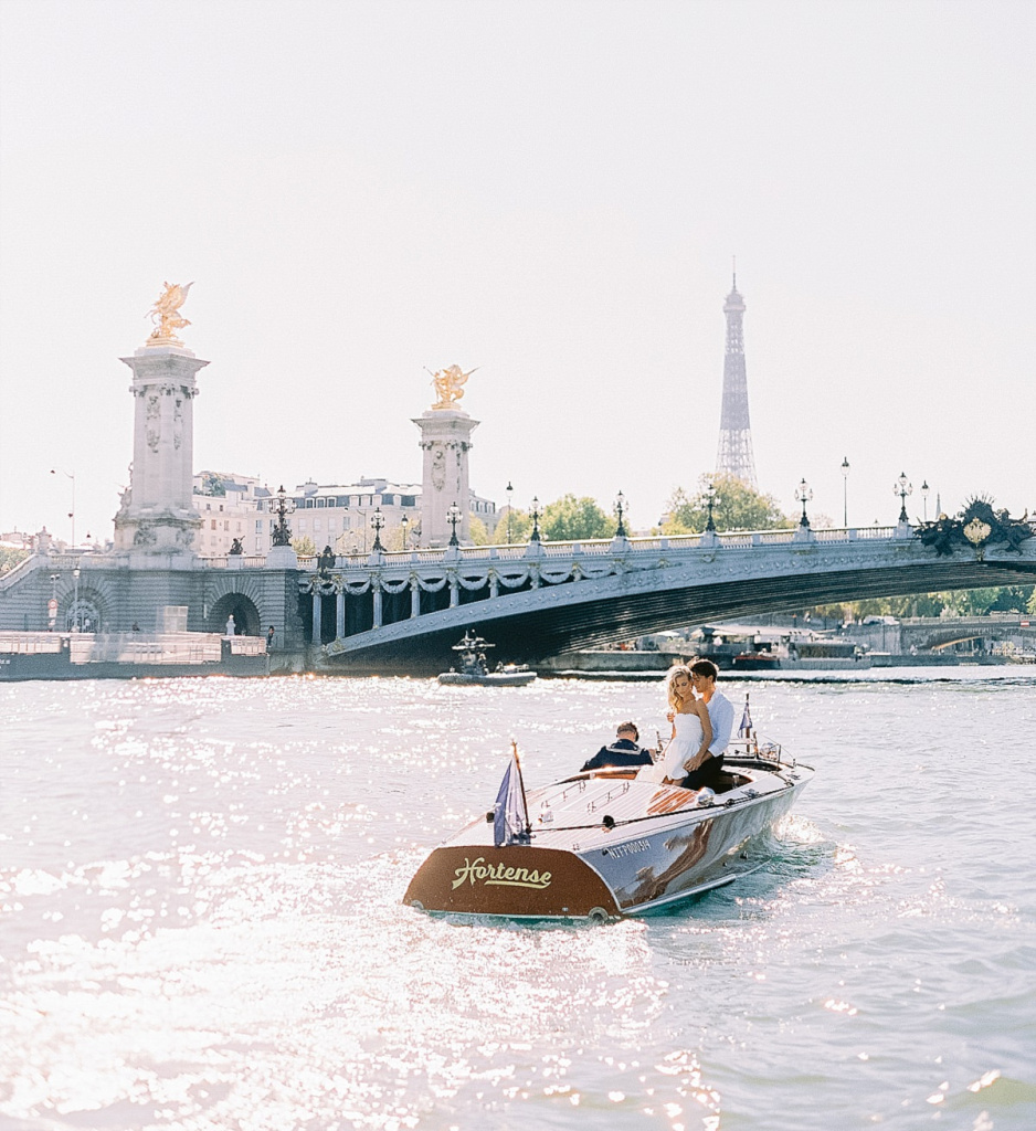 5_pre-wedding-photos-in-paris-on-boat-cruise-audrey-paris-photo-11 (1).jpg