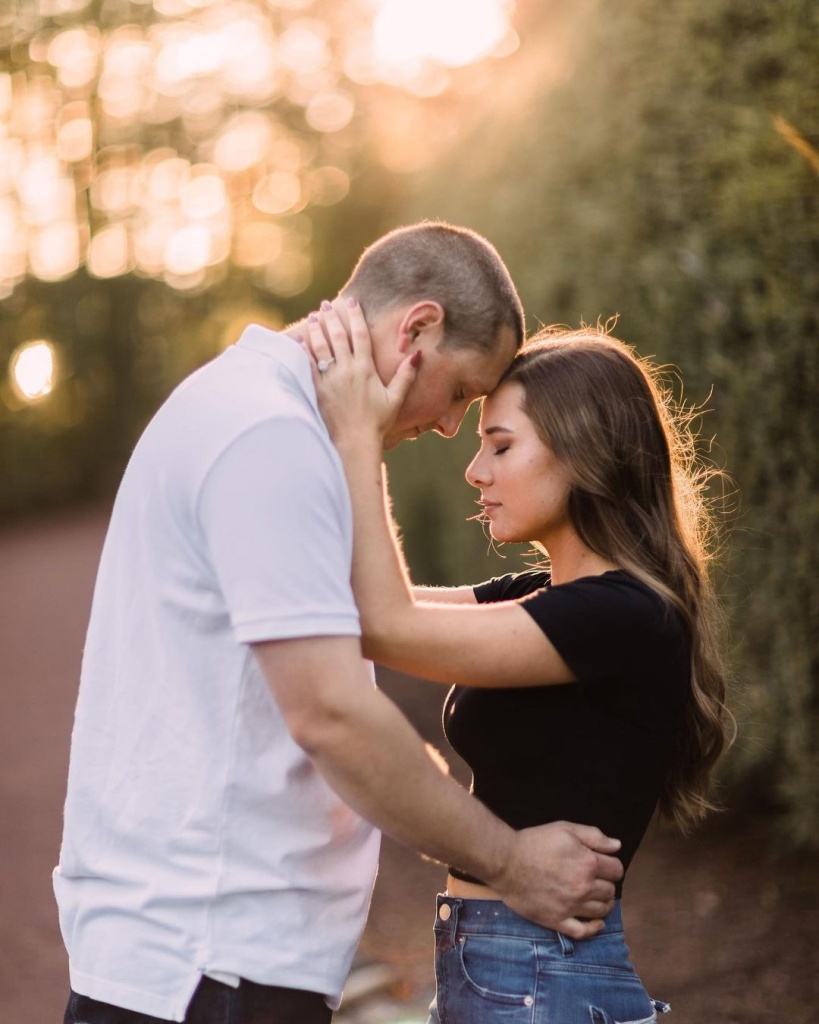 15 Unique Wedding Photography Pose Ideas for Couples