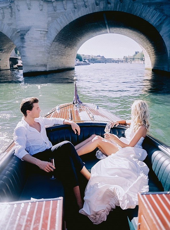 7_pre-wedding-photos-in-paris-on-boat-cruise-audrey-paris-photo-17 (1).jpg