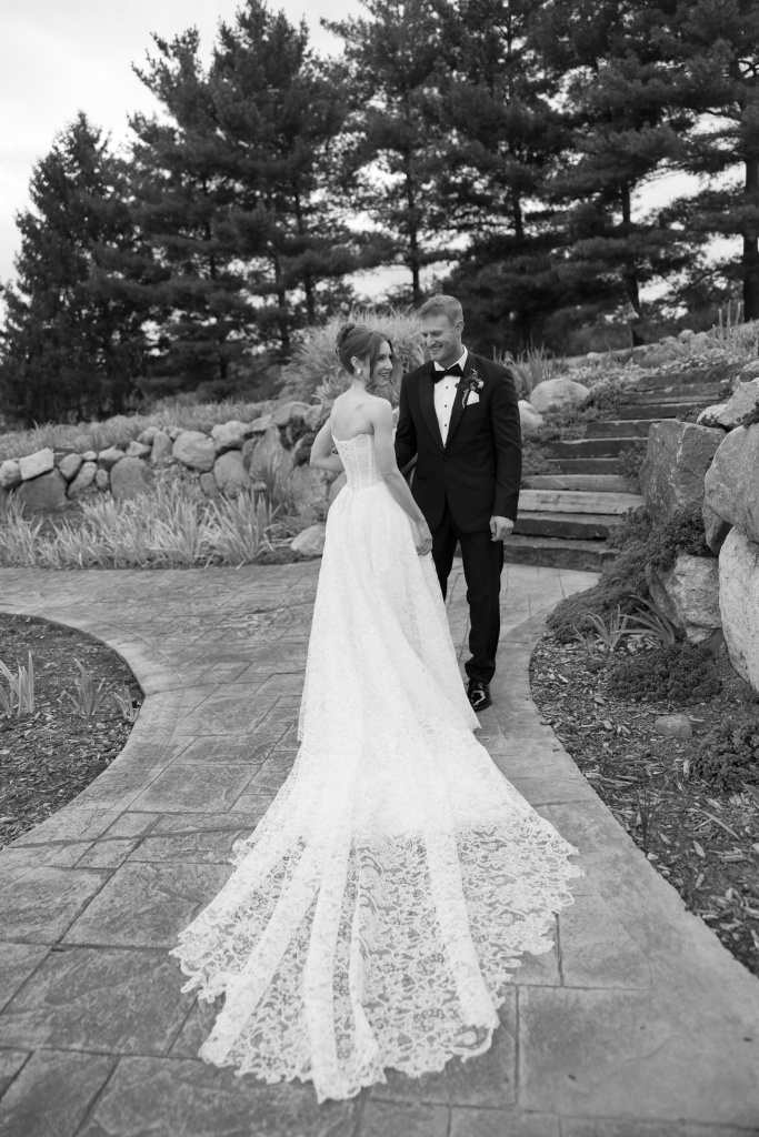 Brianna&GrantWeddingPreview-34 - Grace Troutman.jpg