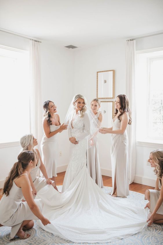 Try These 22 Gorgeous Bride and Bridesmaids Pics Ideas and You will Never Regret it