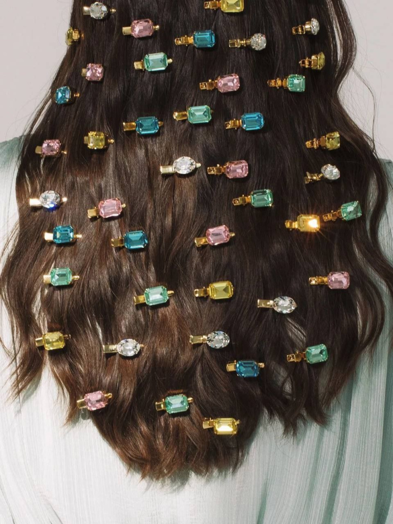 1.jpg Decorative Gemstones in Hair