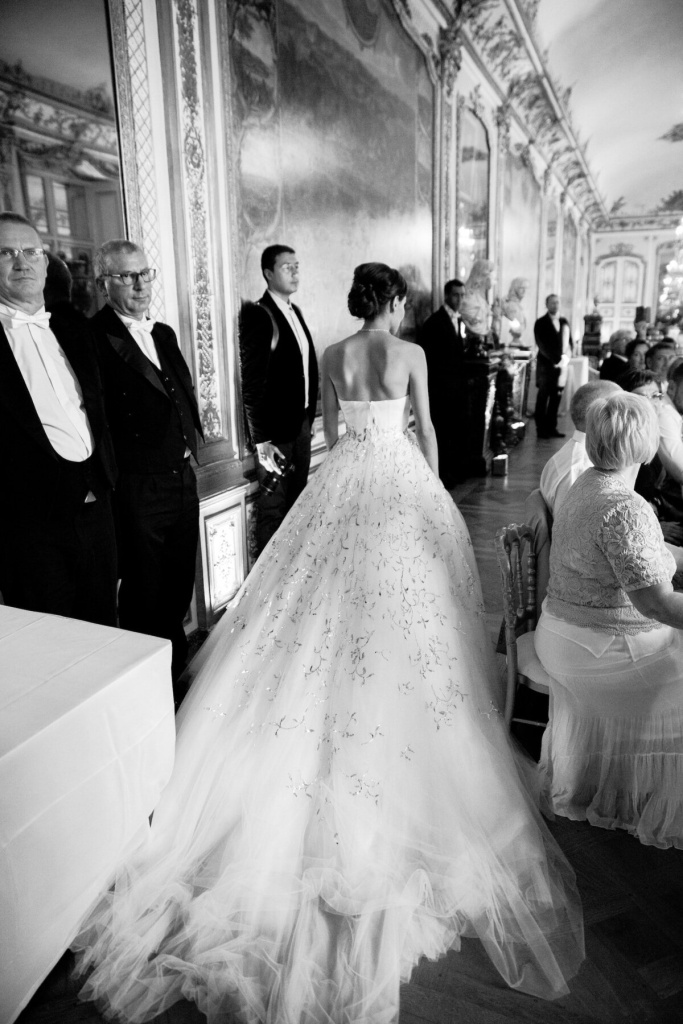 chateau-de-chantilly-luxury-wedding-phototographer-in-paris_7_of_59.jpg