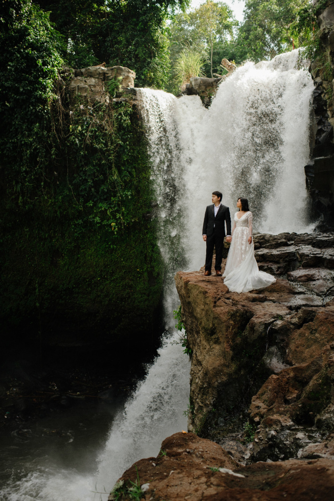 34_Ubud-Bali-waterfall-Bridal-session-Day-after-photoshoot-24.jpg