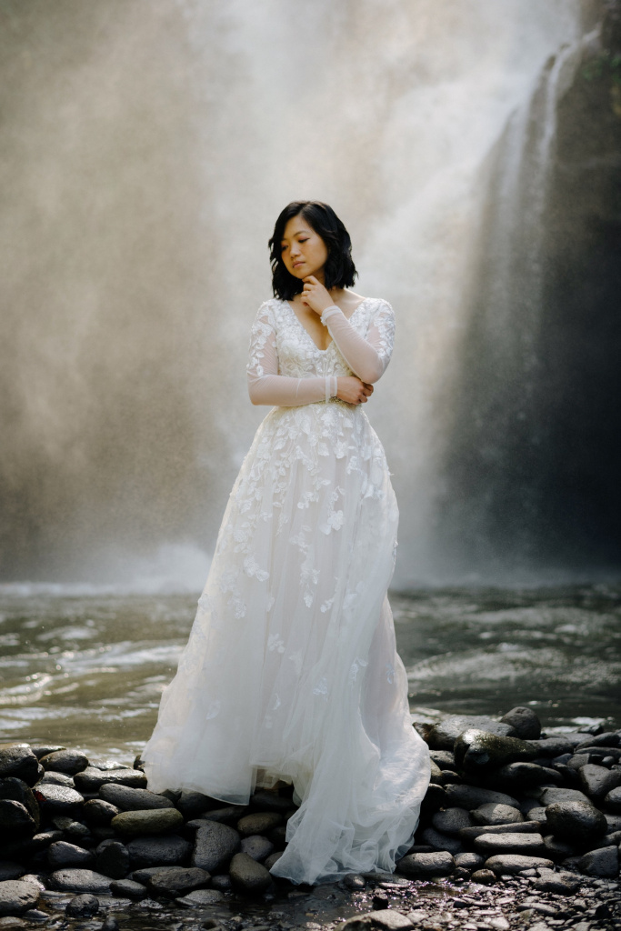 33_Ubud-Bali-waterfall-Bridal-session-Day-after-photoshoot-09.jpg