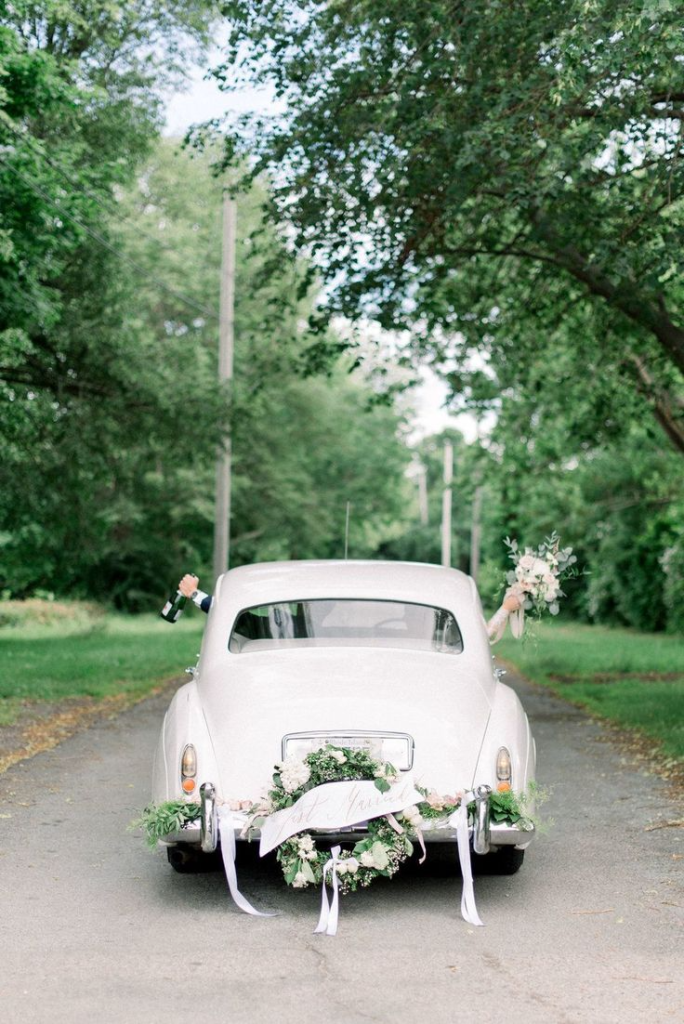 42_New England Manor Wedding with Champagne and Green Hues.jpg