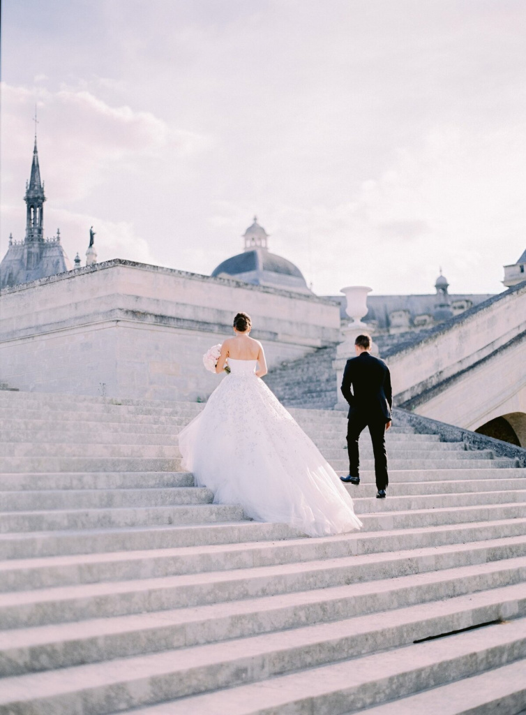 chateau-de-chantilly-luxury-wedding-phototographer-in-paris_33_of_59.jpg