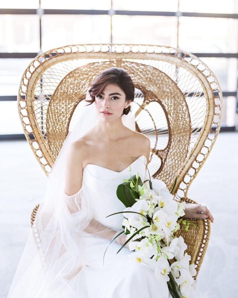 The Ultimate Bridal Photo-shoot Poses To Look Picture-Perfect