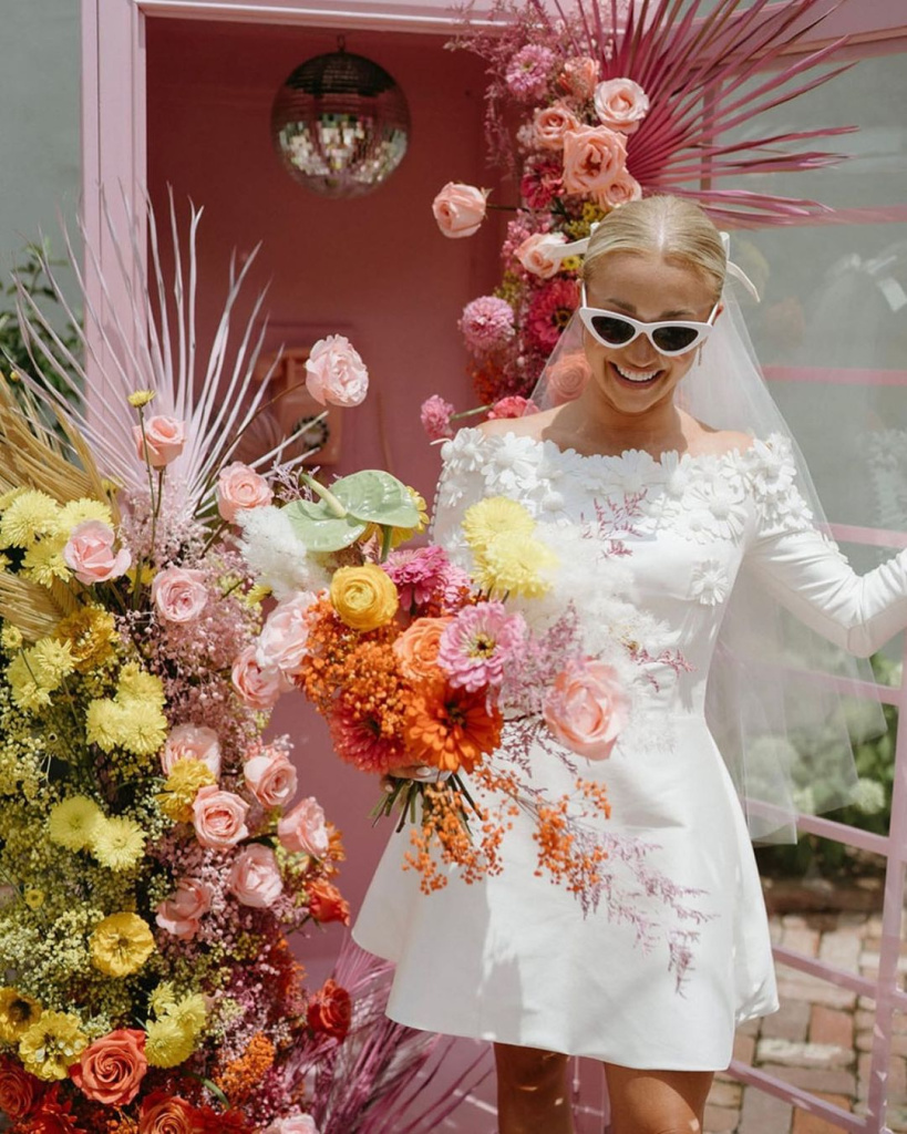 24 Gorgeous 70's Inspired Wedding Dresses To Make A Fashion Statement