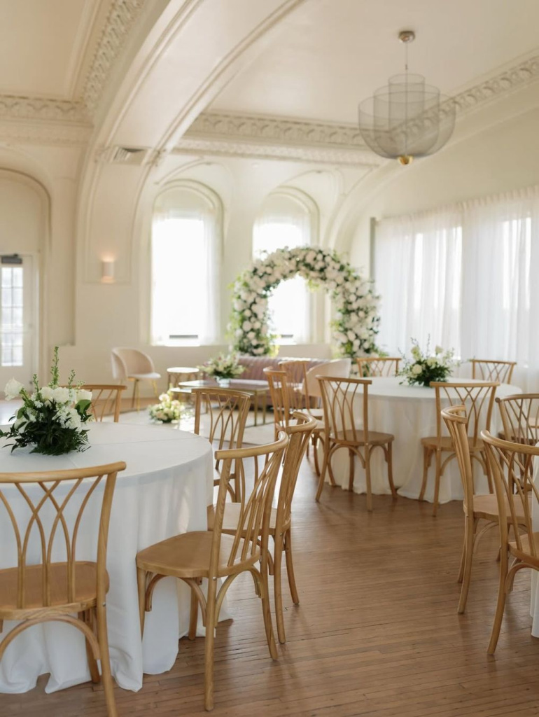 preview-planners-styled-in-white-events-portfolio-photo-547111.jpg