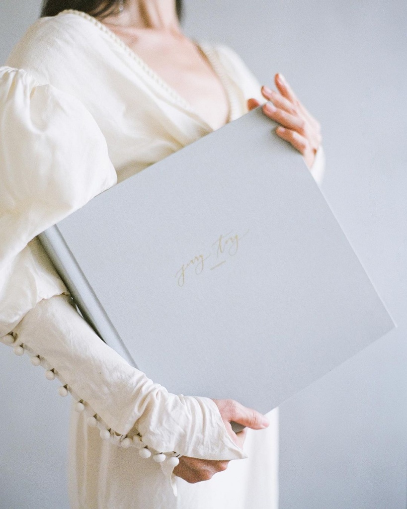 Best Wedding Photo Albums With Classic Fonts