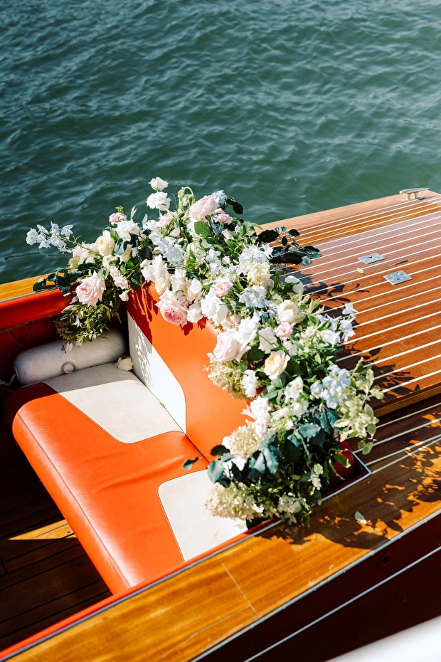 22_elizaveta-photography-romance-wedding-paris-boat-cruise-50.jpg