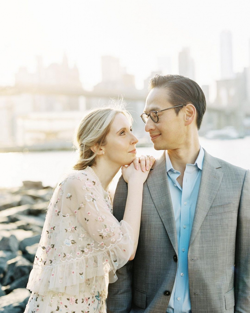 Best Natural Engagement Photo Poses & Ideas - Keri Calabrese Photography