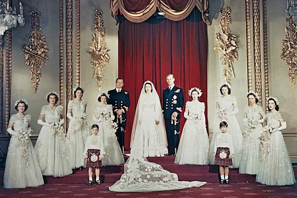 queen-elizabeth-royal-wedding-portrait-1947-590bes120210.jpg