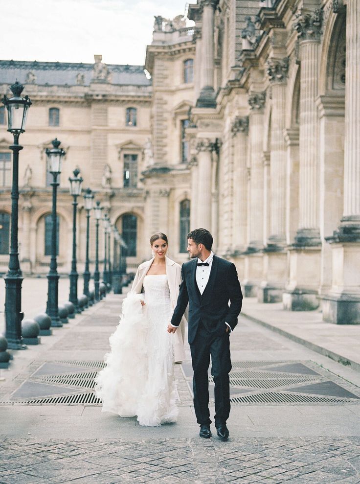 25_A-Chic-Paris-Elopement-and-a-French-Couture-Gown-at-Musee-du-Louvre.jpg