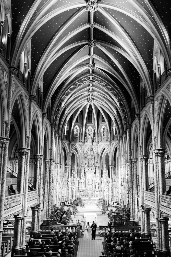 2_Anne-Marie-Bouchard-Photography-Marielle-and-Norms-wedding-at-the-Notre-Dame-Basilica-a (1).jpg