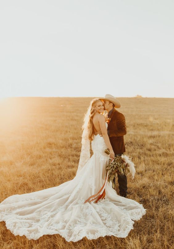 The Ultimate Guide to Fall Wedding Photography Ideas ❤️ Blog Wezoree