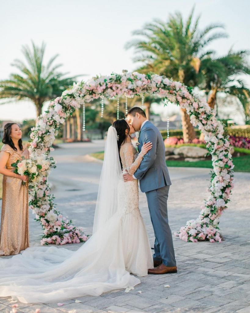 How to find a wedding photographer in Miami