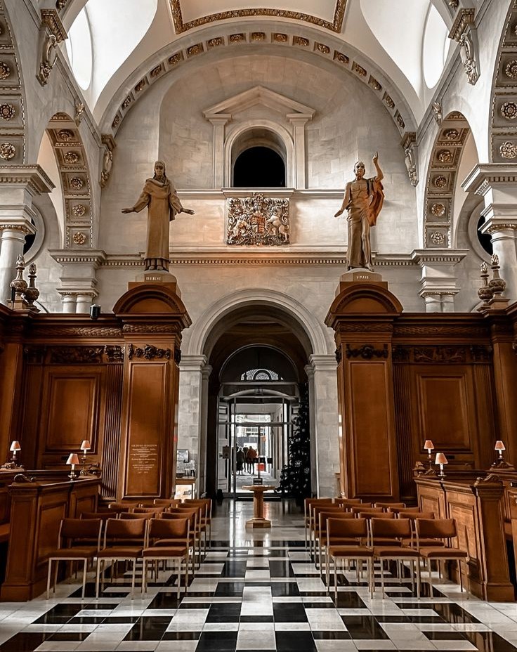 54_8 Gorgeous Secret Churches To Visit in the City of London (1).jpg