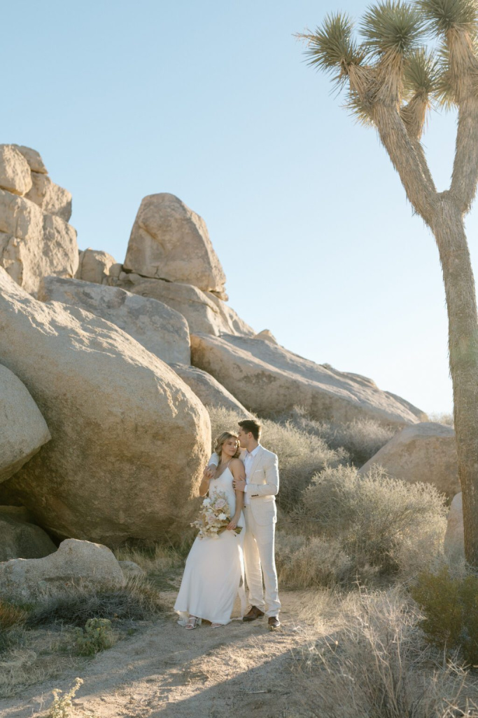 16_Joshua-Tree-Elopement-Mariah-Jones-Photography-12-1024x1536.jpg