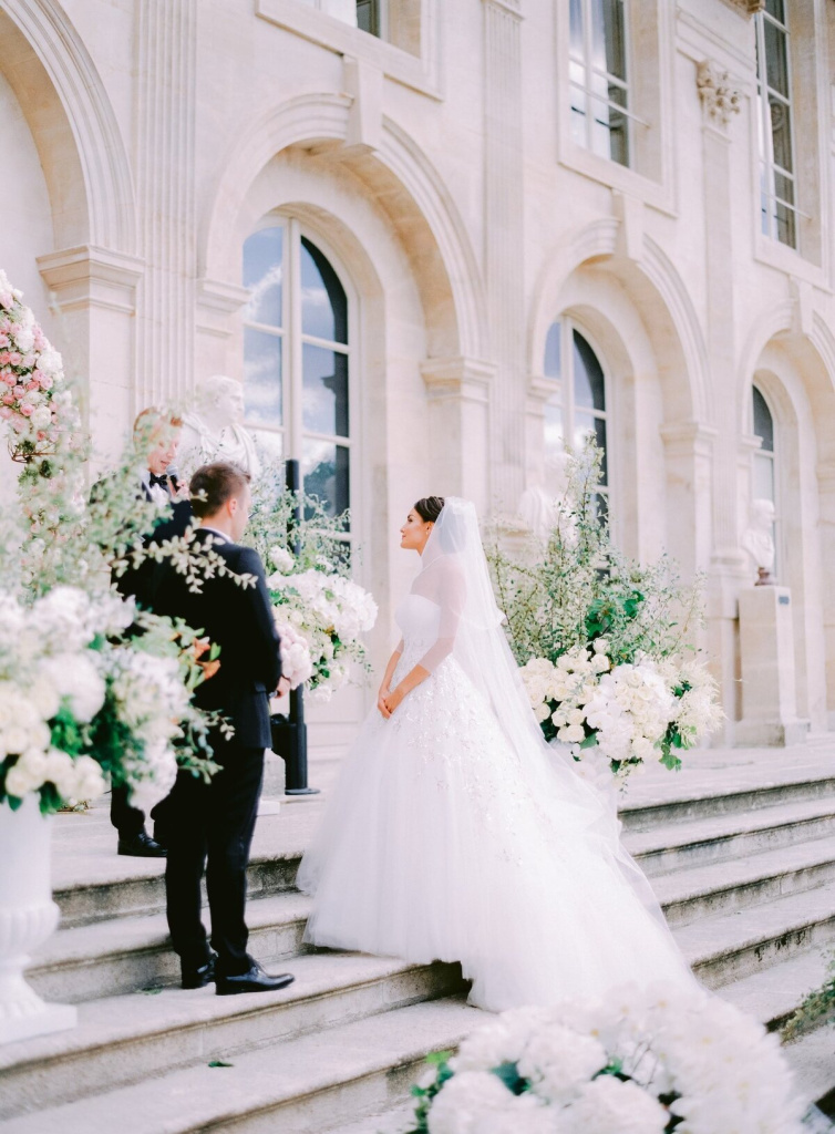 chateau-de-chantilly-luxury-wedding-phototographer-in-paris_31_of_59.jpg