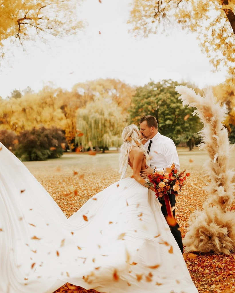 The Ultimate Guide to Fall Wedding Photography Ideas ❤️ Blog Wezoree