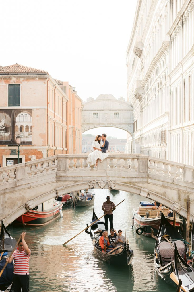 14_Best romantic destination wedding in Italy _ Venice couple photography.jpg