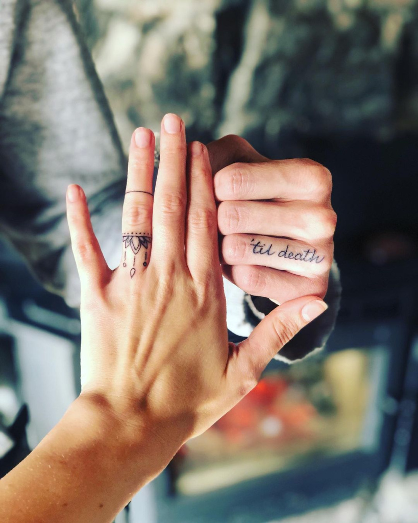40 Unique Wedding Ring Tattoos For Couples (2021) | YourTango-totobed.com.vn