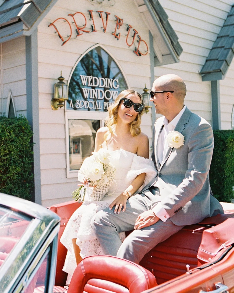 13_lasvegaselopement_1661627384_2914264185103525620_5561503241 (1).jpg