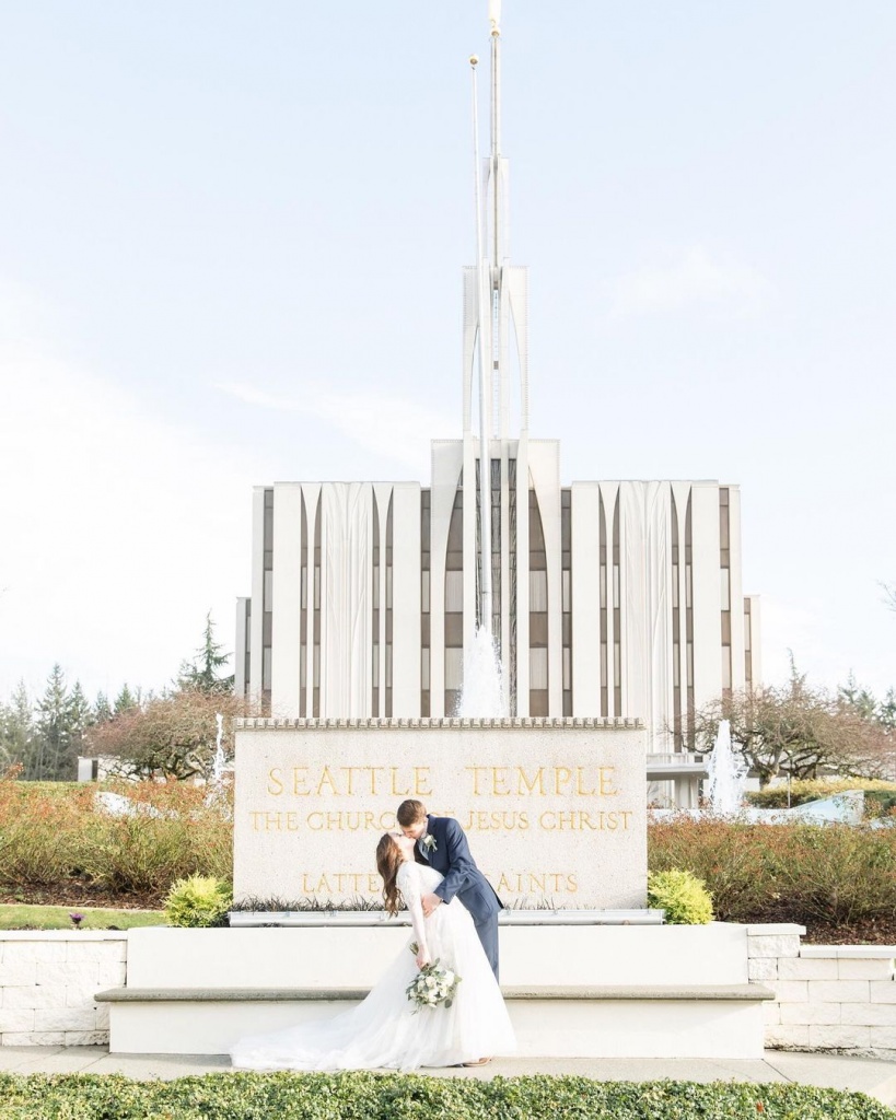 Find a professional wedding photographer in Seattle