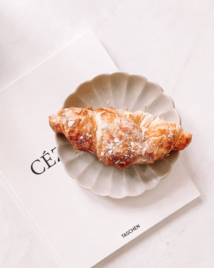 22_French croissant.jpg