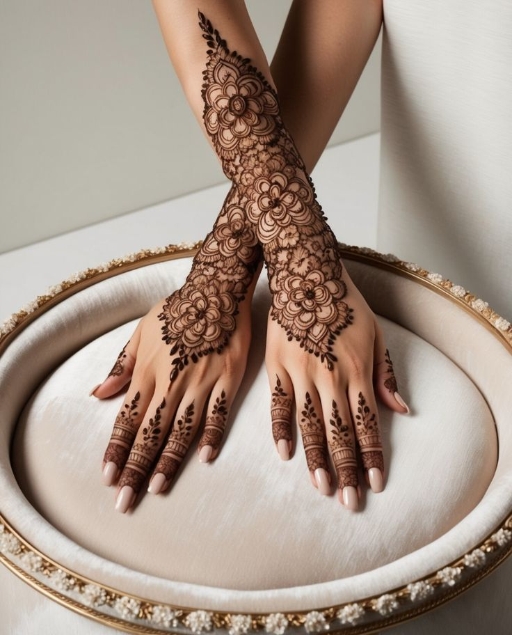 12_Intricate Mehndi Art for a Timeless Look.jpg