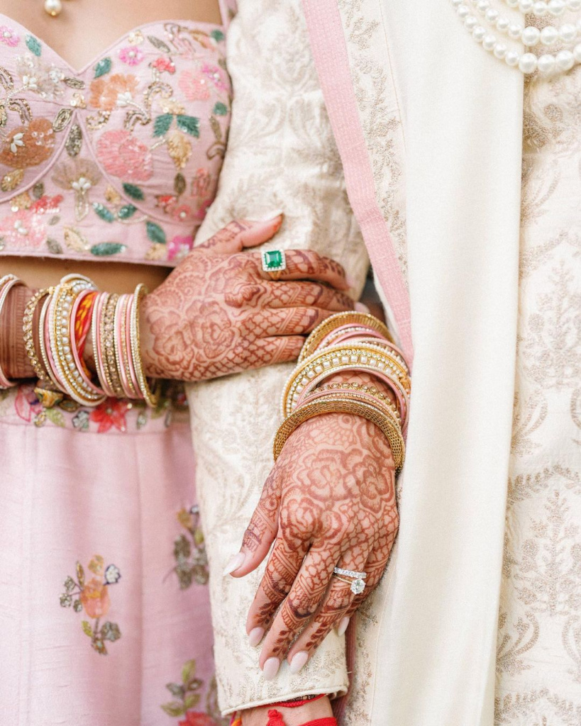 Celebrating a Mehndi Party: a traditional Indian pre-wedding ceremony - DA  Photography