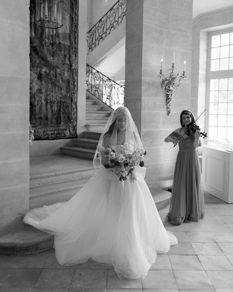 6_frenchweddingstyle_1702549630_3257544859428676543_191869102.jpg