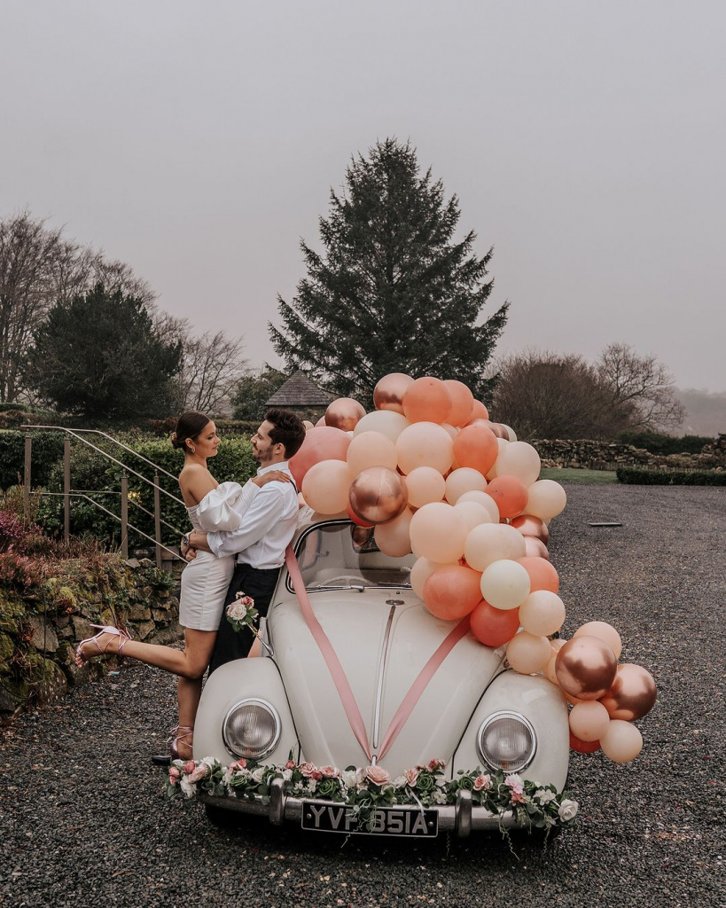 Have Fun! Decorate Your Wedding Car 