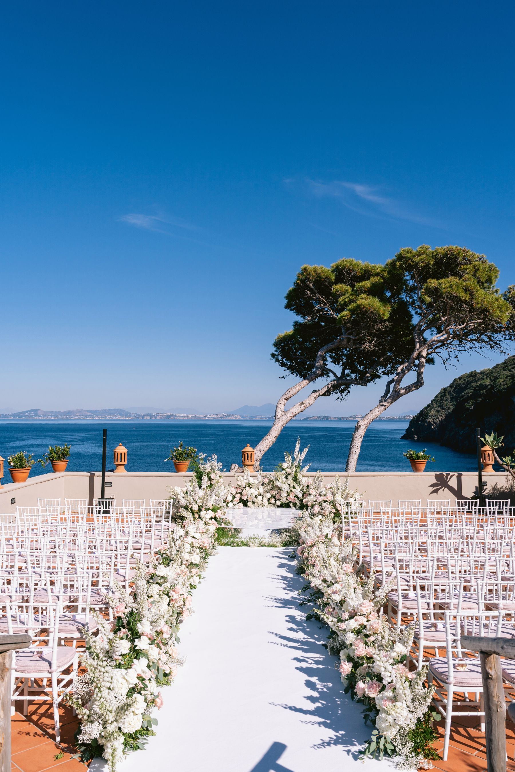 A Train Strike, a Bag of Chips, and a Cloudless Sky: Casey &amp; Anthony's Wedding at Mezzatorre photo