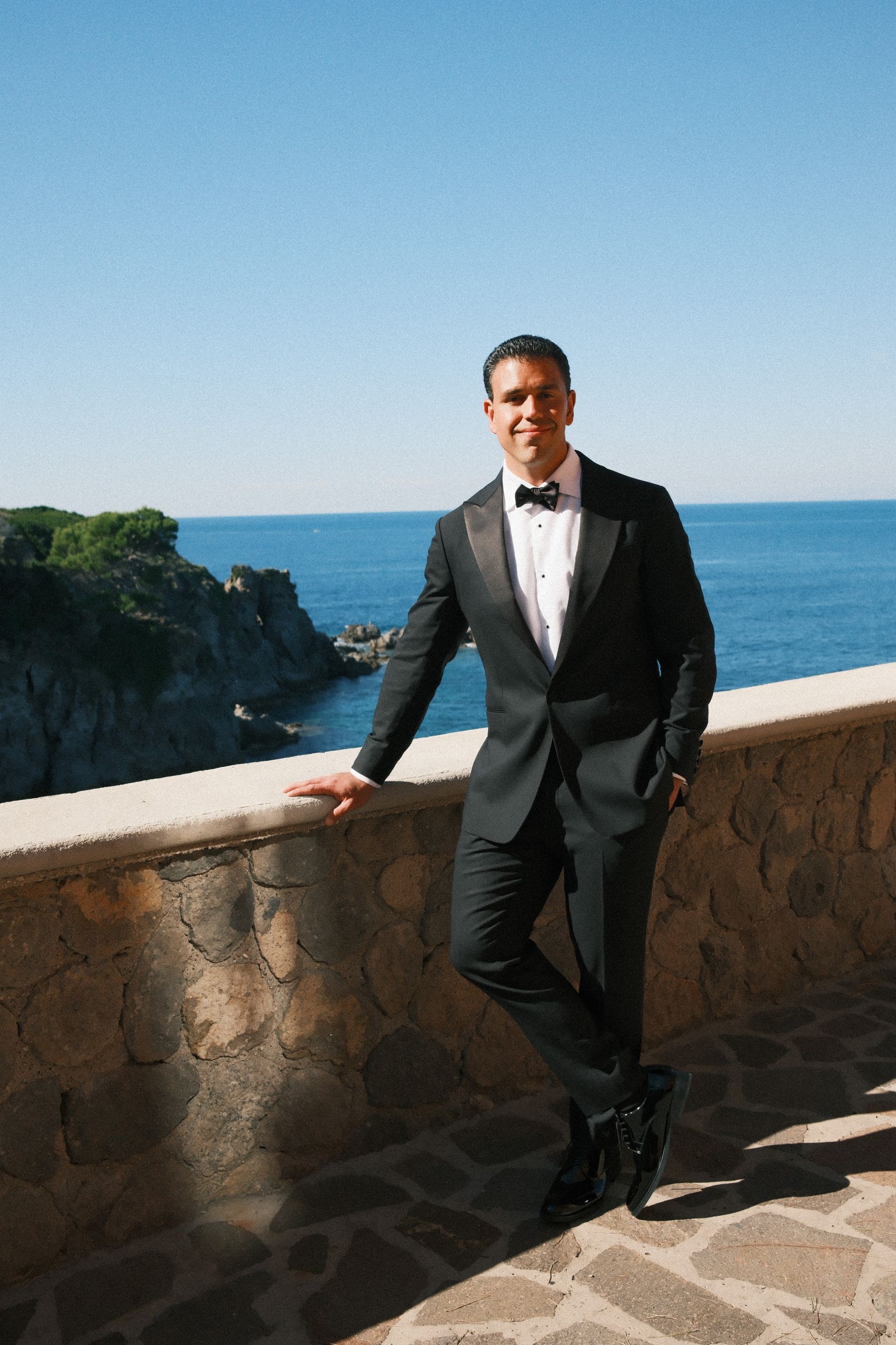 A Train Strike, a Bag of Chips, and a Cloudless Sky: Casey &amp; Anthony's Wedding at Mezzatorre photo
