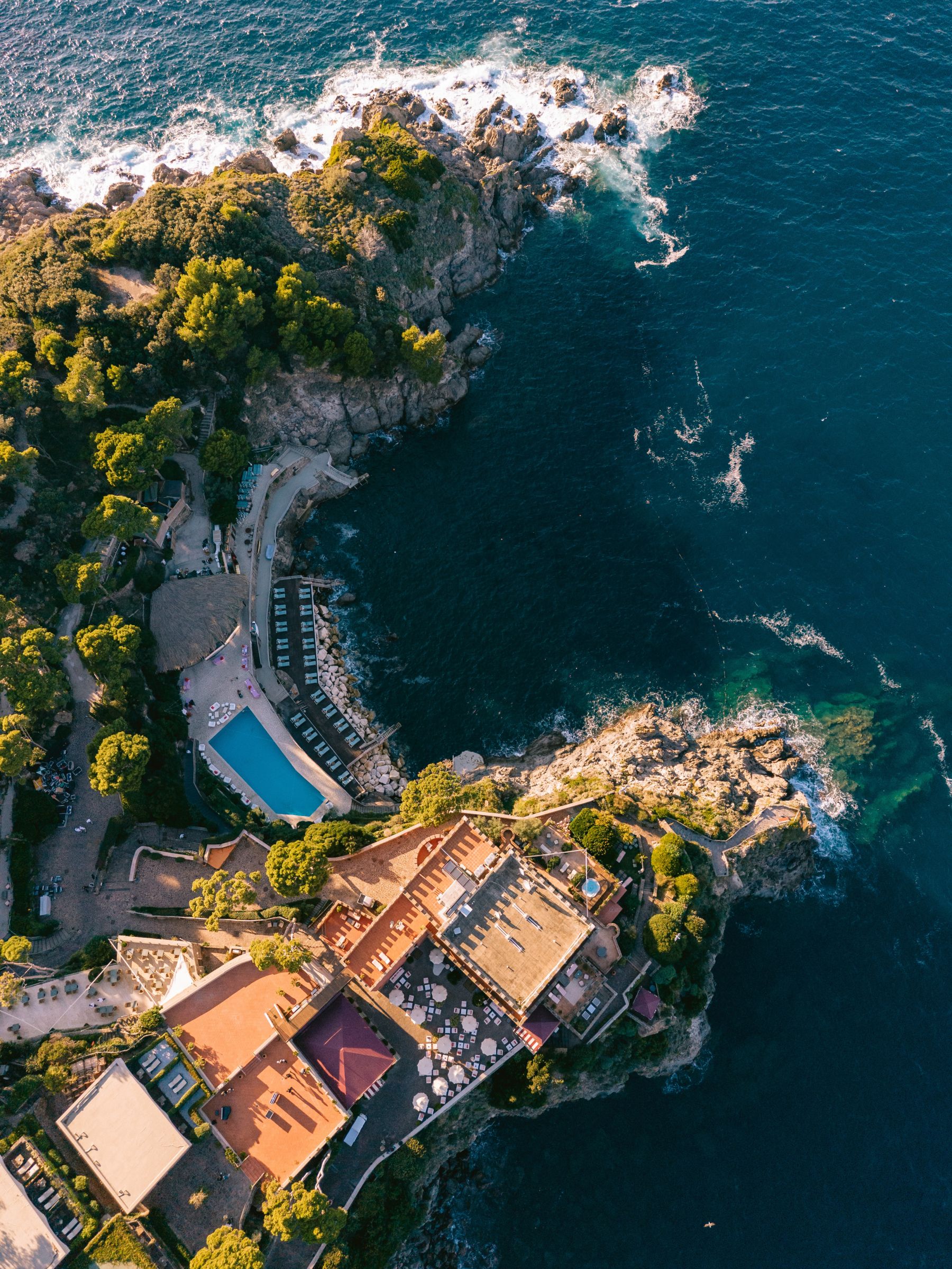 A Train Strike, a Bag of Chips, and a Cloudless Sky: Casey &amp; Anthony's Wedding at Mezzatorre photo
