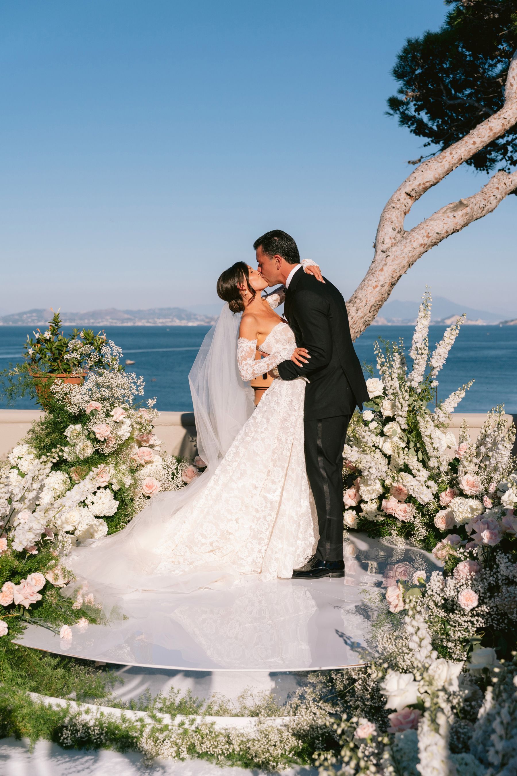 A Train Strike, a Bag of Chips, and a Cloudless Sky: Casey &amp; Anthony's Wedding at Mezzatorre photo